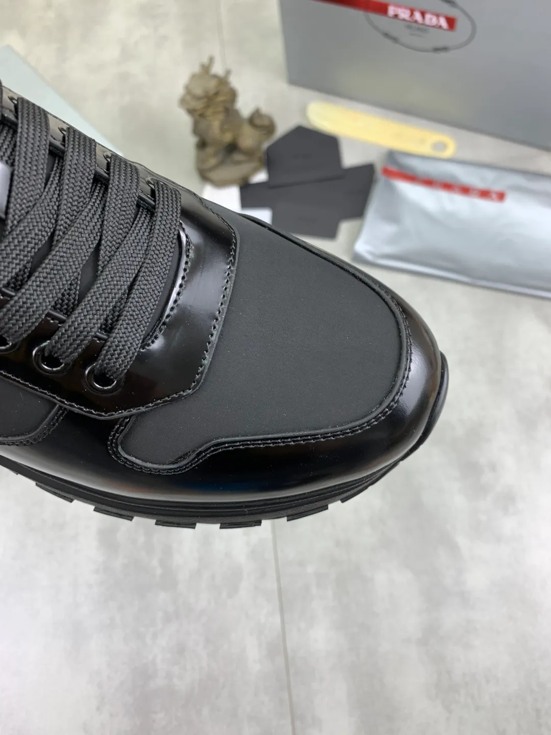 Men's shoes 💰P580💰 [New style] High version official website popular models are on the market, 🆘 The trendy brand (Prada) mainly promotes popular models, avant-garde and versatile fashionable men's shoes private version mold opening, cowhide surface splicing 1:1 replica... Fashion is simple, original imported cowhide and lining cowhide feet; the atmosphere and personality are more fashionable, eye-catching and pursuing class. It will subvert the old idea and be with you to spend time with you. A must-have for fashionistas! Must keep for yourself ! High-end comfort, high-end quality workmanship. Size: 38-45; multiple colors available.
